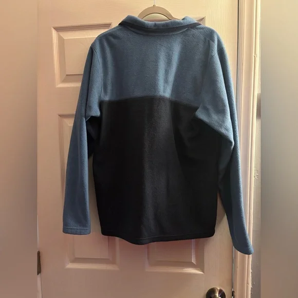 Columbia Quarter Button-up - Picture 2 of 4